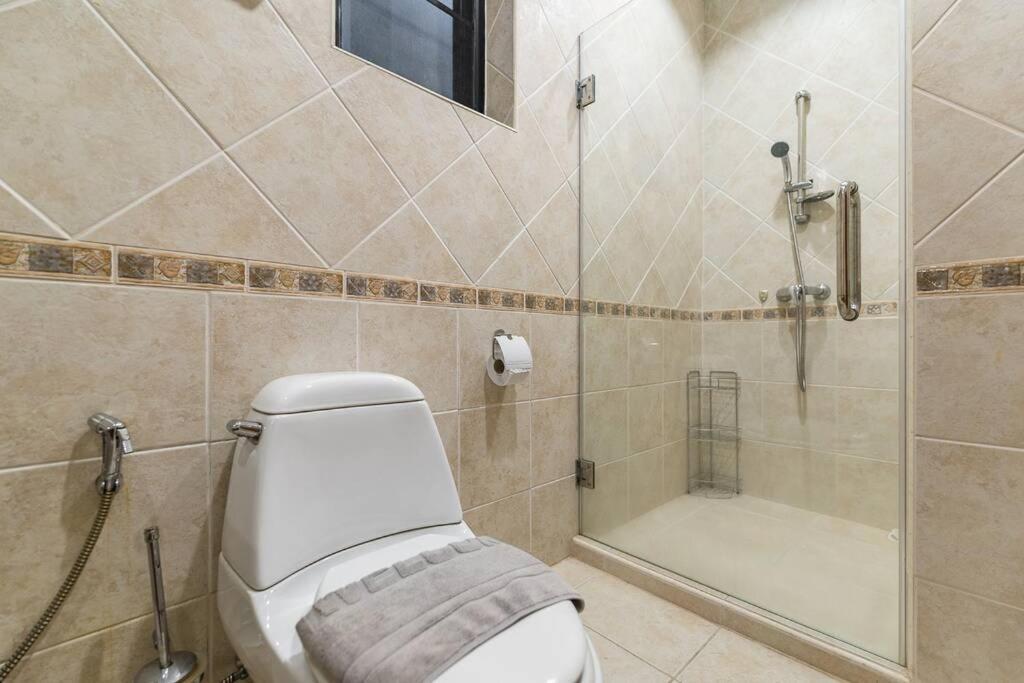Anb Poolvilla 3Br Walk Private Beach In Pratamnak Pattaya Exterior photo