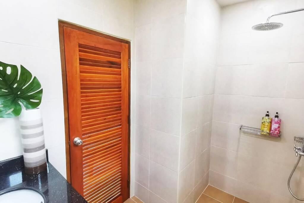 Anb Poolvilla 3Br Walk Private Beach In Pratamnak Pattaya Exterior photo